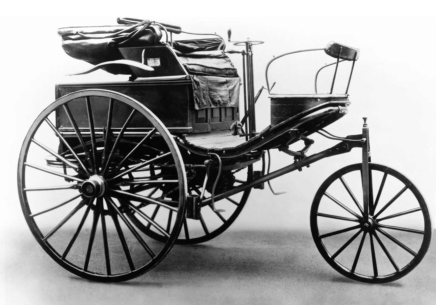 TRICICLO BENZ PATENT-MOTORWAGEN, DE 1886, CONSIDERADO EL PRIMER AUTOMÓVIL DE LA HISTORIA