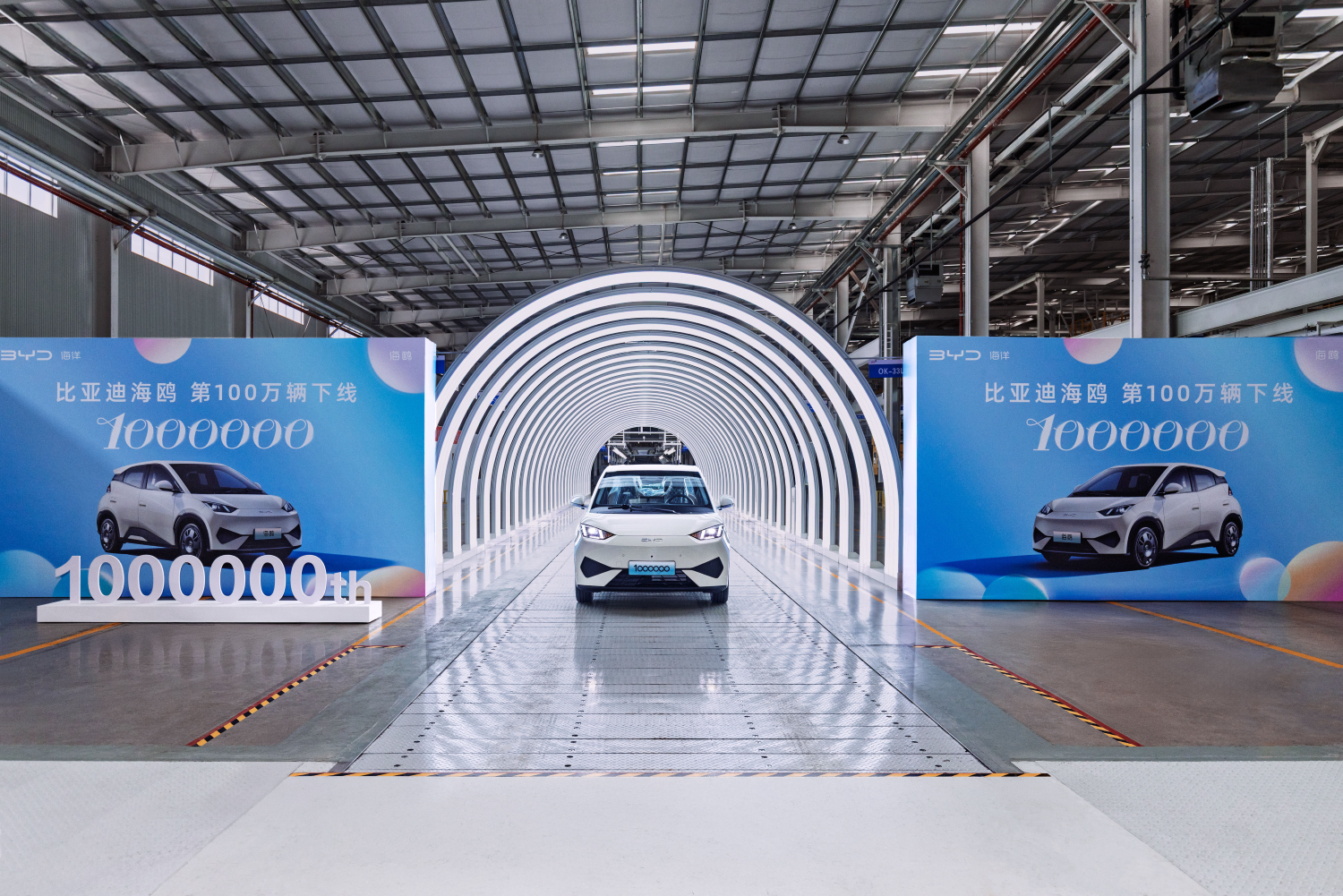 BYD CELEBRA LA FABRICACIÓN DEL DOLPHIN SURF NÚMERO UN MILLÓN