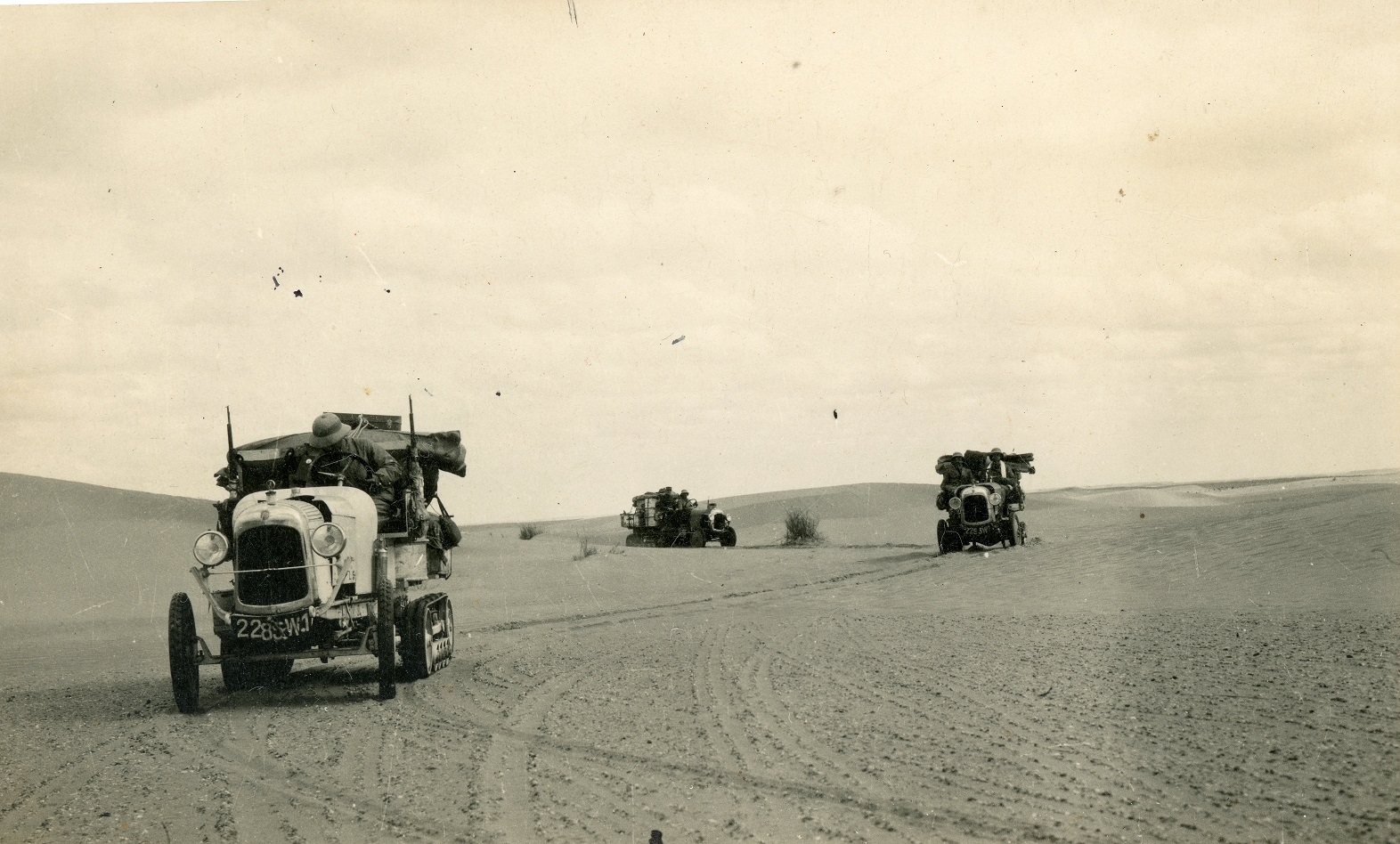 CONVOY DE CITROËN “SCARABEE D´OR” EN EL SAHARA
