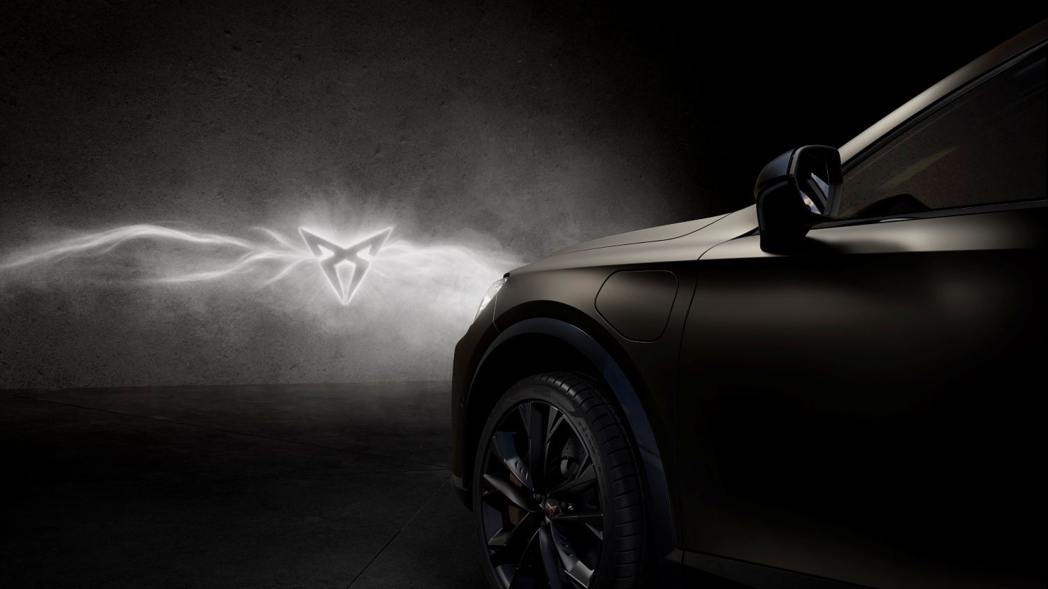 CUPRA ACTUALIZA LOS MODELOS FORMENTOR Y LEÓN CON FAROS MATRIX LED ULTRA, ASISTENTE DE TRÁFICO CRUZADO DELANTERO Y EL NUEVO COLOR DARK VOID