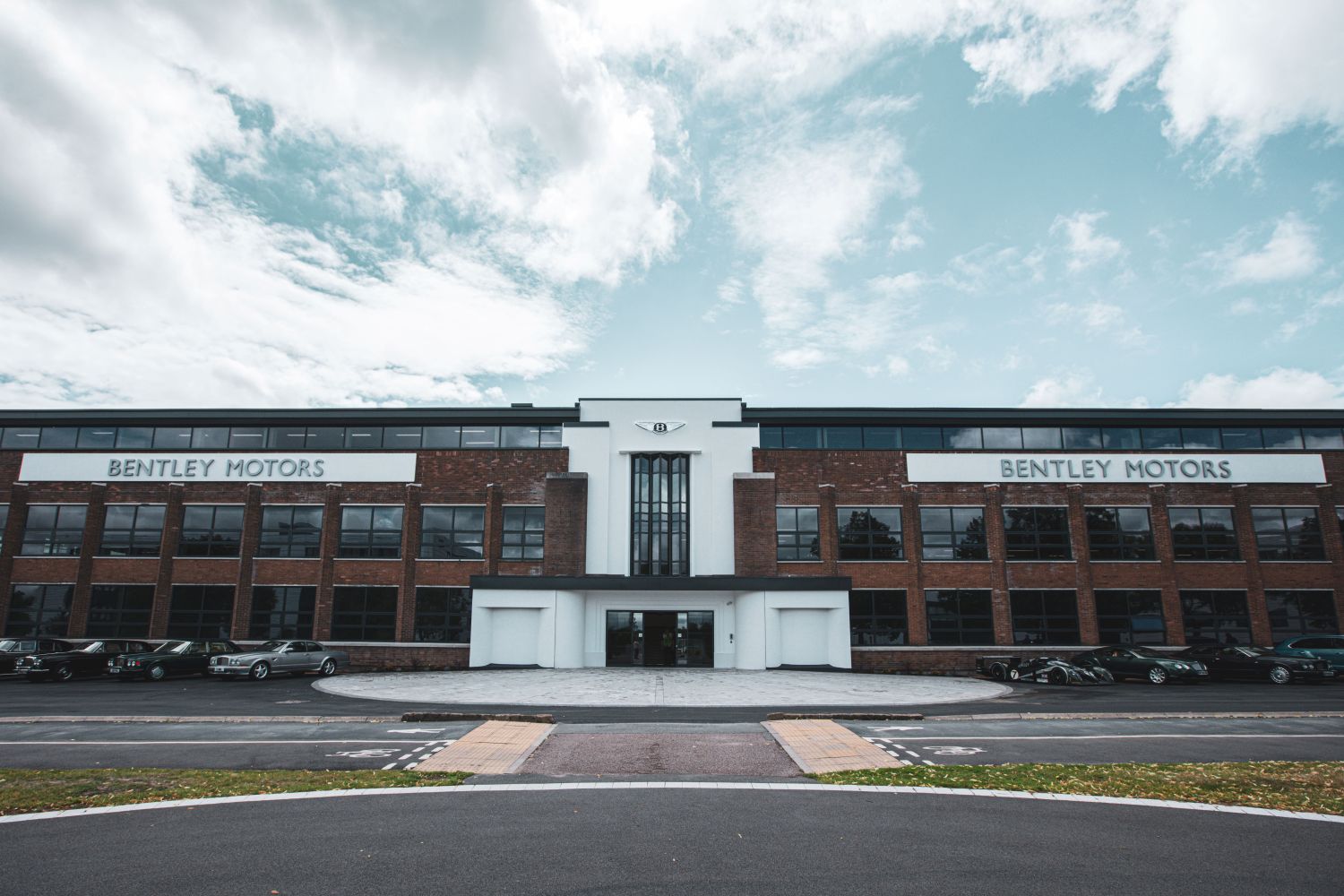 BENTLEY MOTORS UNVEILS NEW DESIGN STUDIO