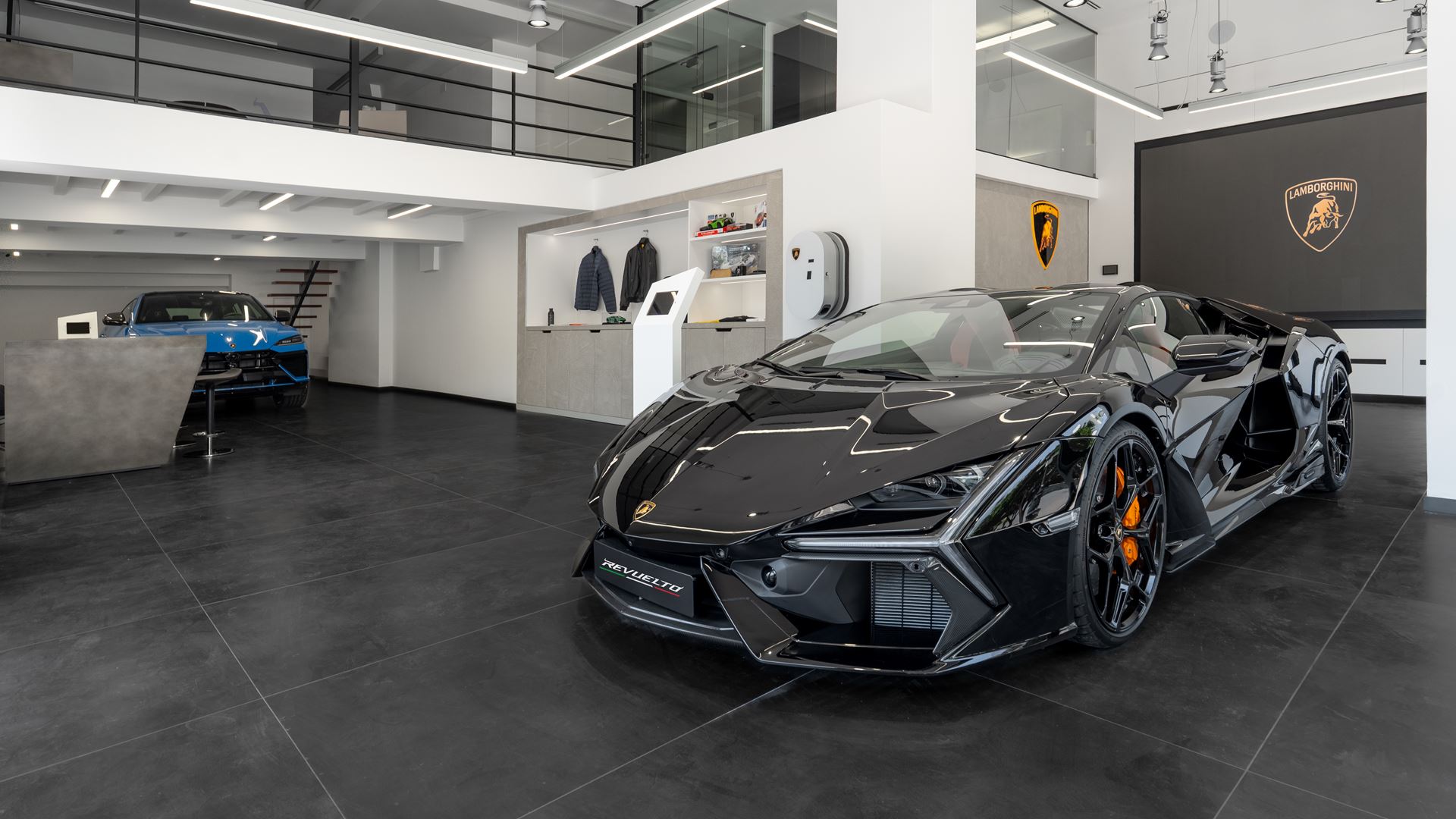 LAMBORGHINI INAUGURATES ITS NEW SHOWROOM IN MARBELLA