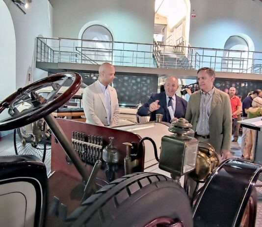 EL MUSEO DE HISTORIA DE LA AUTOMOCIÓN DE SALAMANCA INAUGURA LA EXPOSICIÓN “MERCEDES. LA ESTRELLA” EL MUSEO DE HISTORIA DE LA AUTOMOCIÓN DE SALAMANCA INAUGURA LA EXPOSICIÓN “MERCEDES. LA ESTRELLA”