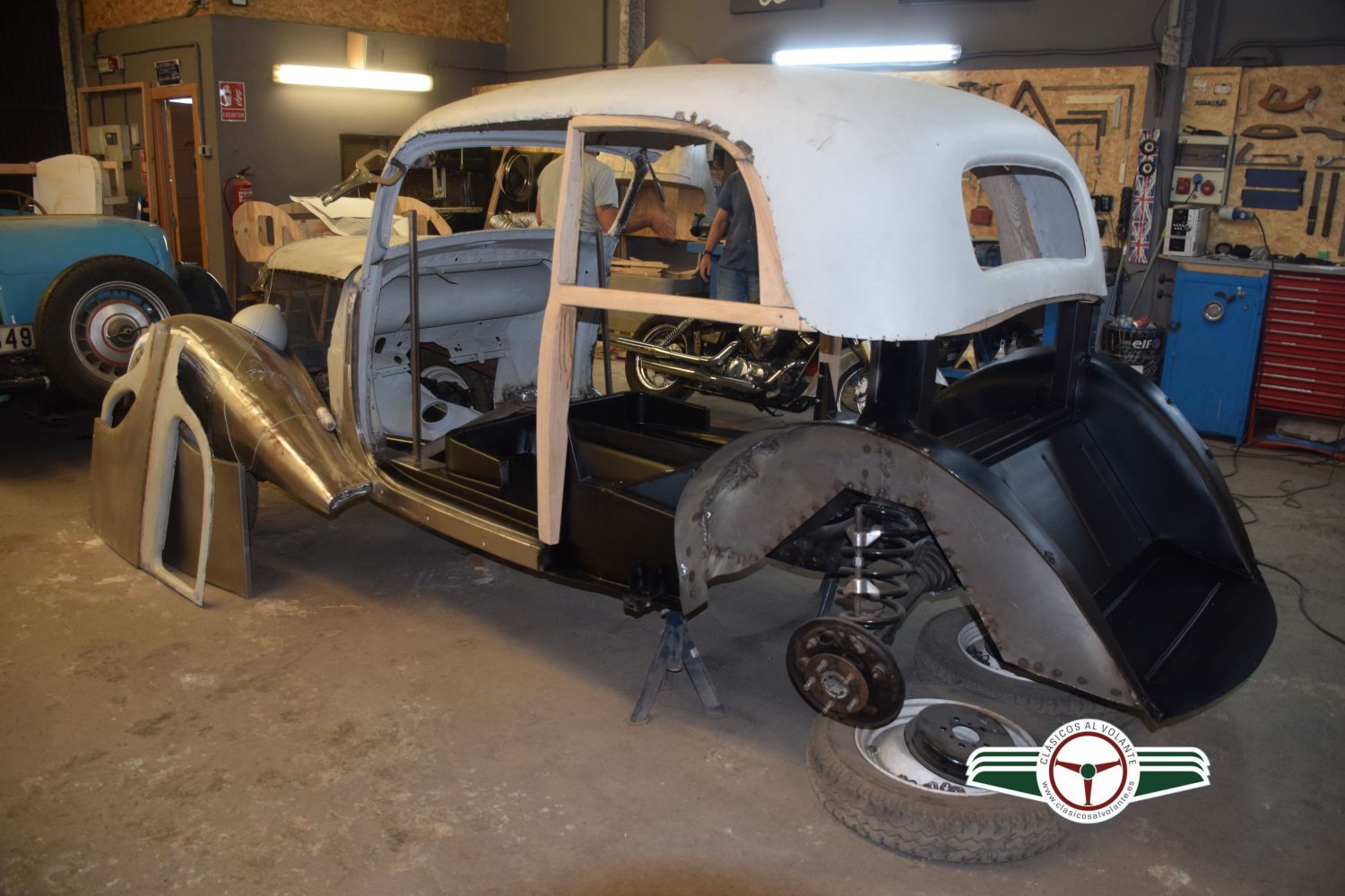 MERCEDES 170 QUE ESTÁ SIENDO RESTAURADO POR AGV BODYWORKS