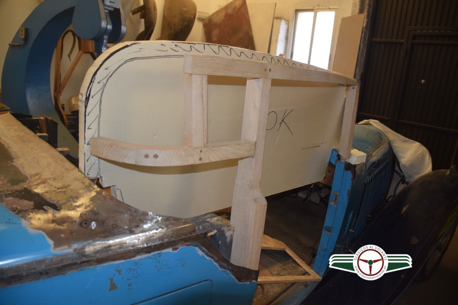 ARMAZÓN DE MADERA QUE SOPORTA LA PLANCHA METÁLICA QUE CONFORMA LA CARROCERÍA