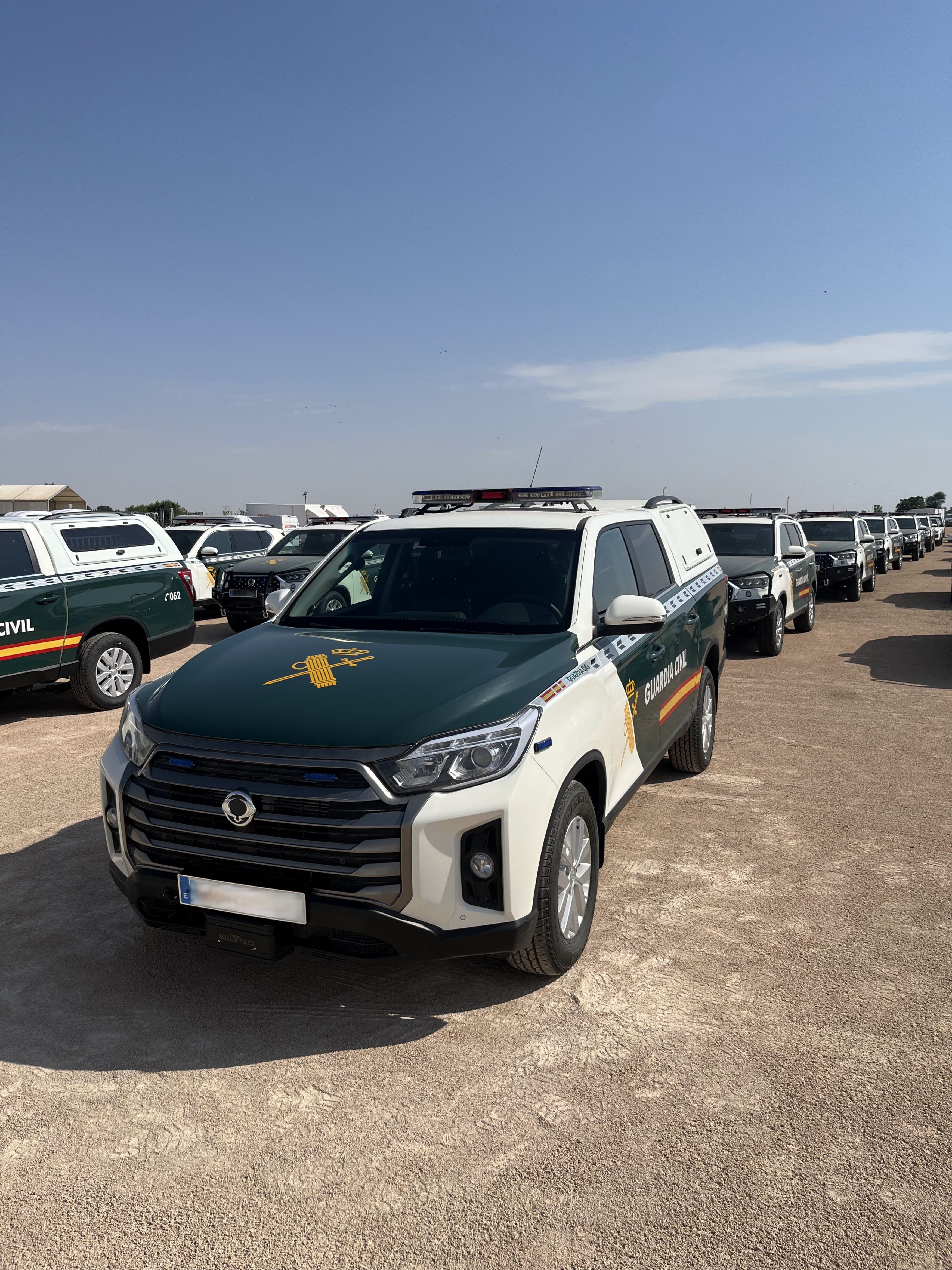 KGM ENTREGA 72 REXTON Y 14 MUSSO SPORTS A LA GUARDIA CIVIL