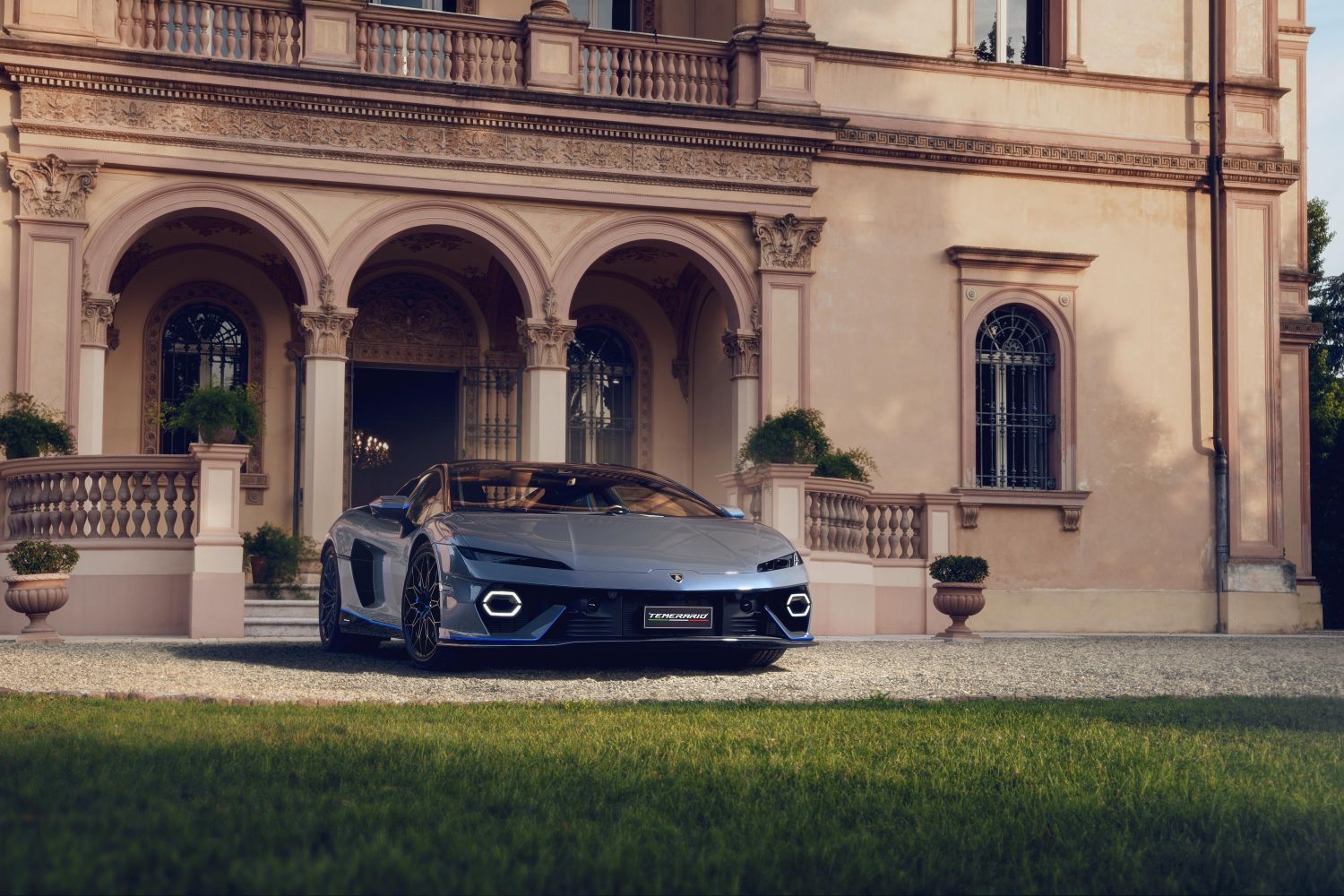 LAMBORGHINI PRESENTA EL TEMERARIO AD PERSONAM