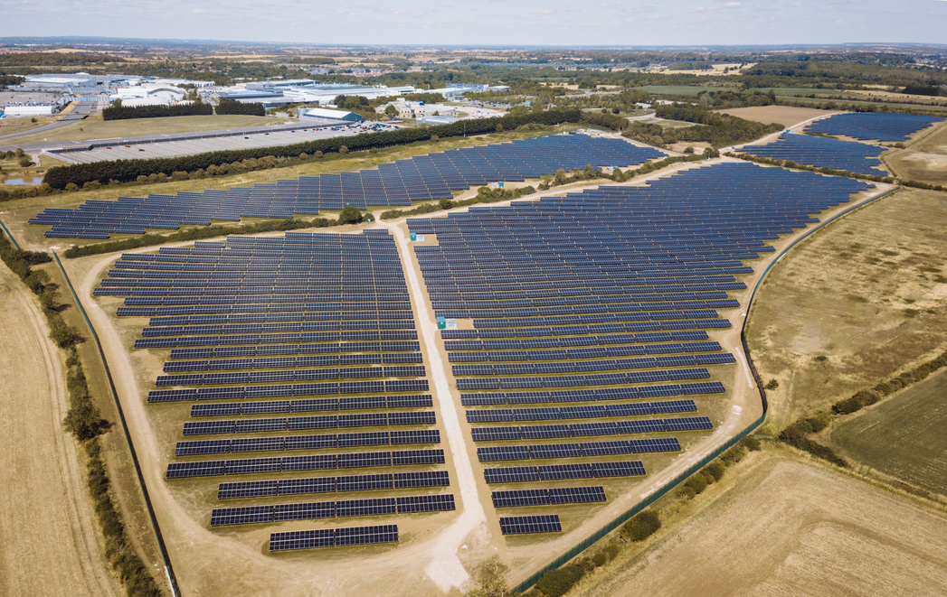 JLR HA INVERTIDO EN INSTALACIONES FOTOVOLTAICAS A GRAN ESCALA 