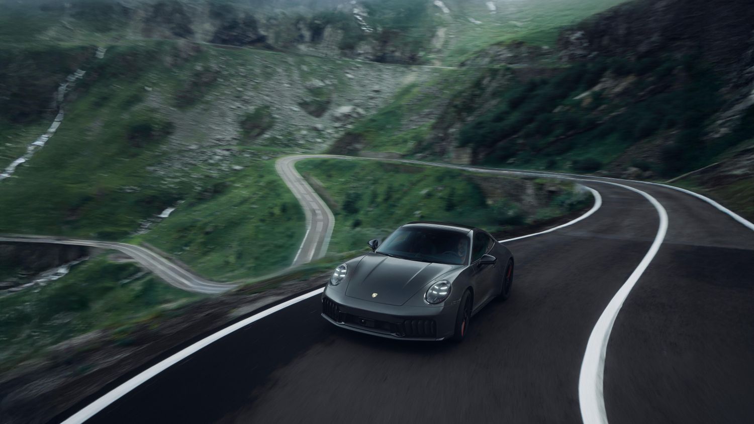 HOMENAJE DE PORSCHE A LA CARRETERA TRANSFĂGĂRĂȘAN CON UN PROYECTO SONDERWUNSCH