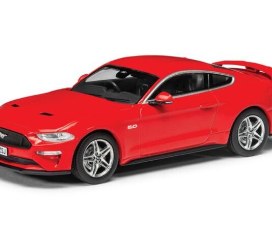 FORD MUSTANG RACE RED. POTENCIA AMERICANA DE CORGI CORGI PRESENTA EL FORD MUSTANG MK6 GT FASTBACK RACE RED