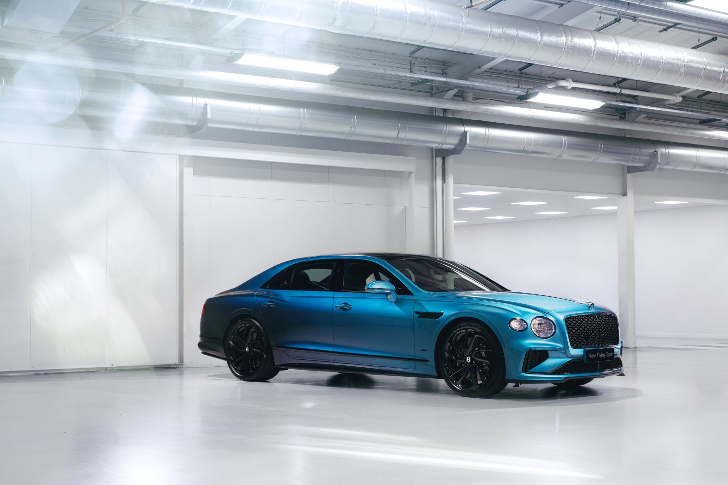 FIRST ‘OMBRÉ’ SEDAN REVEALED BY BENTLEY