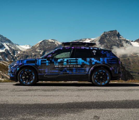 PORSCHE PRESENTA EL PROTOTIPO ELÉCTRICO DEL CAYENNE EN LA CARRETERA ALPINA GROSSGLOCKNER PORSCHE CAYENNE ELECTRIC