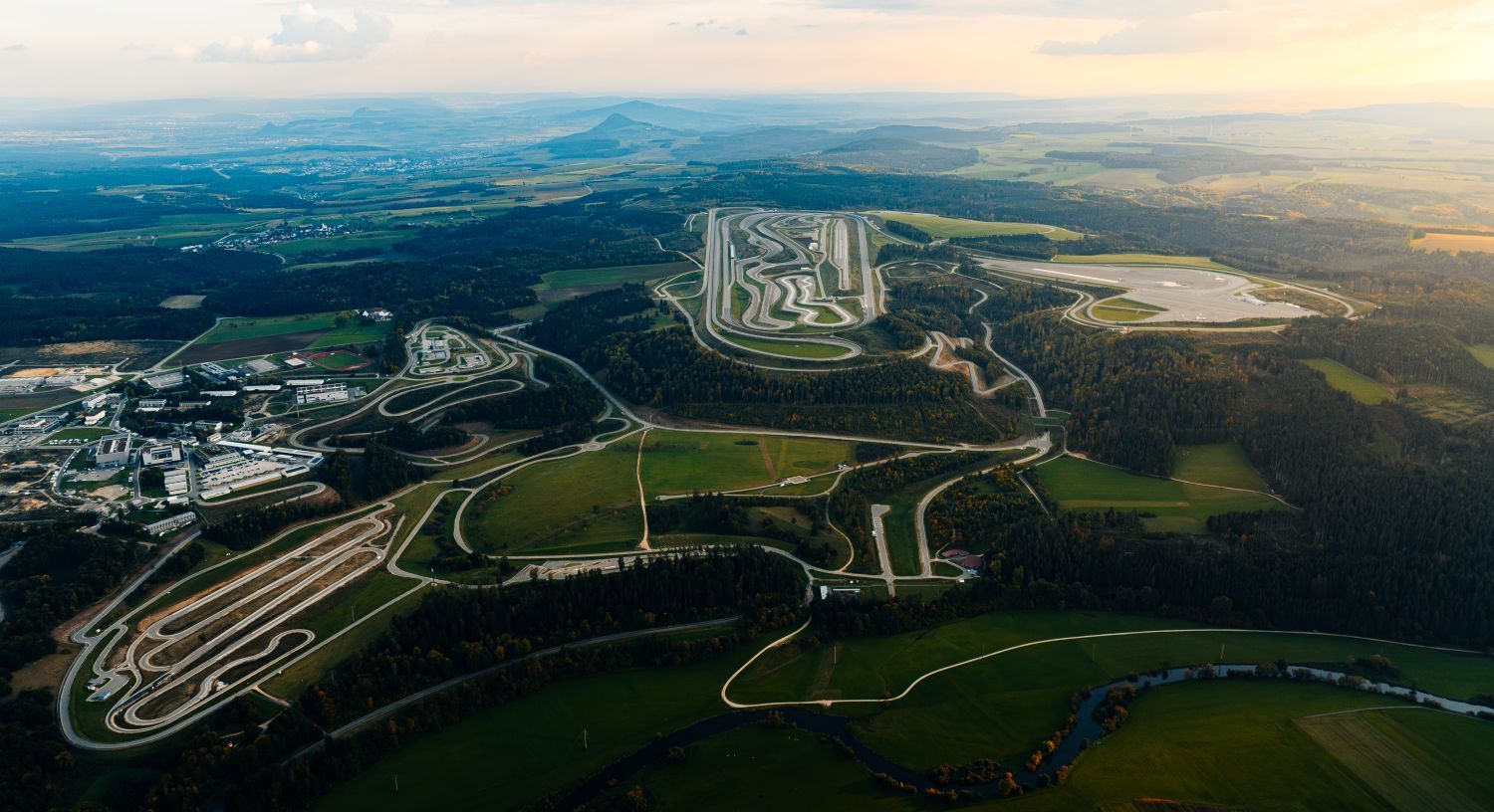 MERCEDES-BENZ INAUGURA EL CENTRO DE ENSAYOS DE ILUMINACIÓN MÁS AVANZADO DE LA INDUSTRIA DEL AUTOMÓVIL