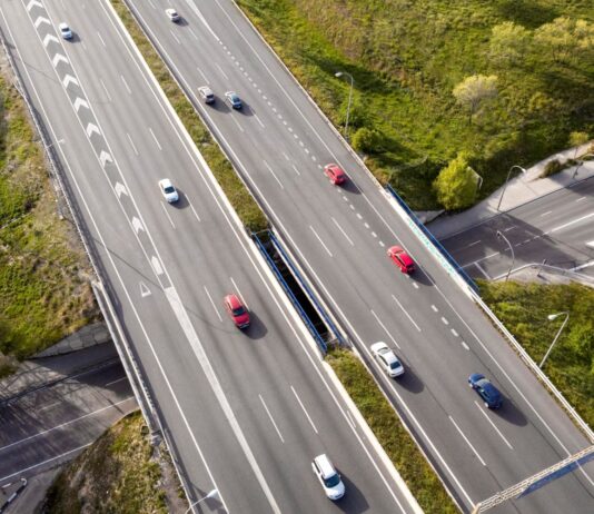 ANFAC REITERA LA NECESIDAD DE UNA REFORMA REALISTA Y EFICAZ DE LA POLÍTICA DE REDUCCIÓN DE CO2 PARA TURISMOS Y COMERCIALES LIGEROS ANFAC REITERA LA NECESIDAD DE UNA REFORMA REALISTA Y EFICAZ DE LA POLÍTICA DE REDUCCIÓN DE CO2 PARA TURISMOS Y COMERCIALES LIGEROS