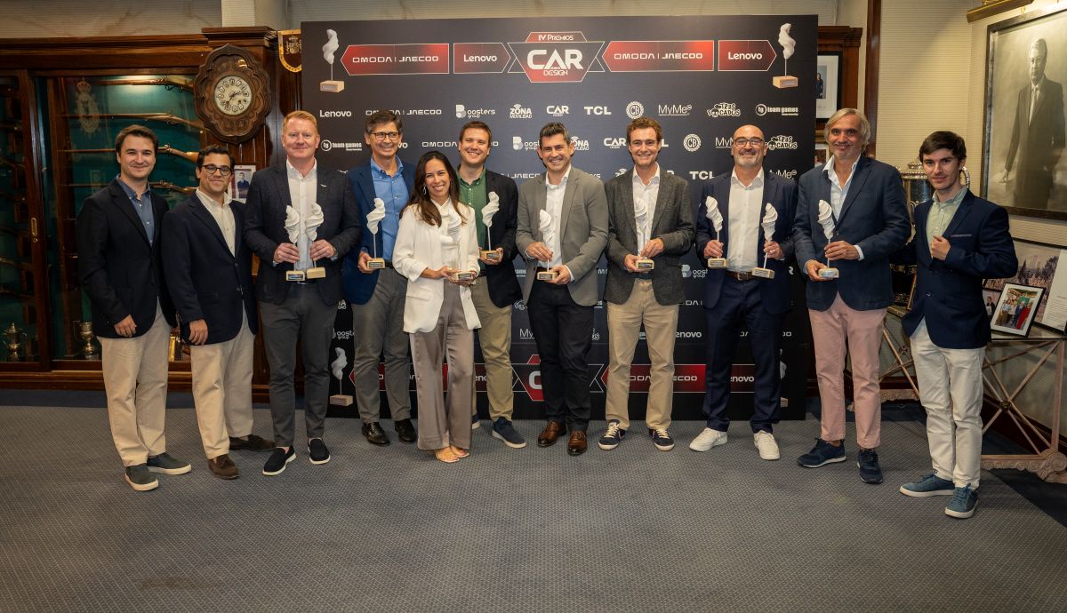 LOS GANADORES CON EL EQUIPO DE CARDESIGN.ES