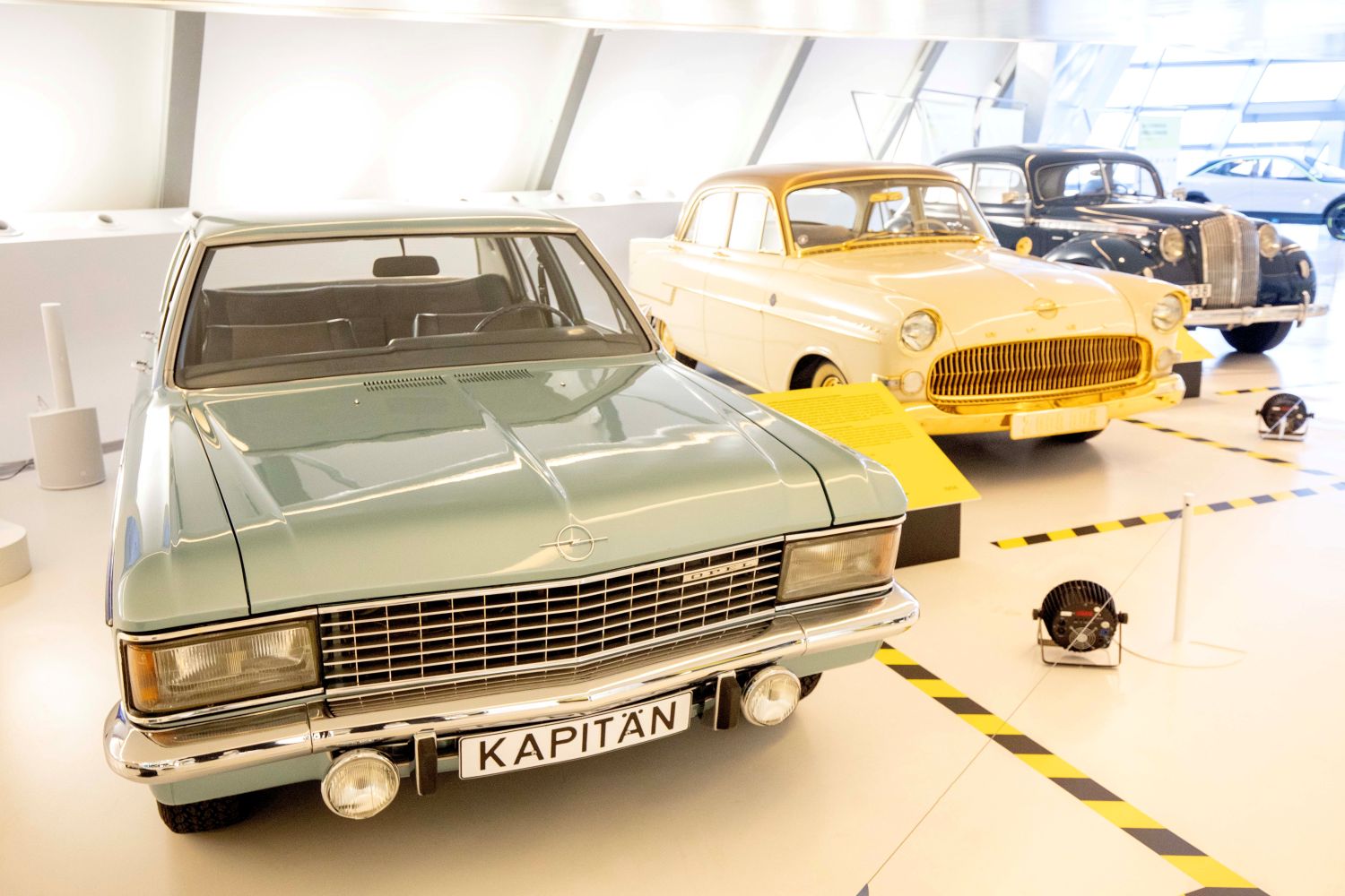 EXPOSICIÓN OPEL LOVE EN MOBILITY CITY ZARAGOZA