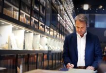 WOLFGANG EGGER REVELA LA HISTORIA DETRÁS DE DENZA, LA NUEVA MARCA PREMIUM DE BYD EL DIRECTOR DE DISEÑO DE BYD, WOLFGANG EGGER