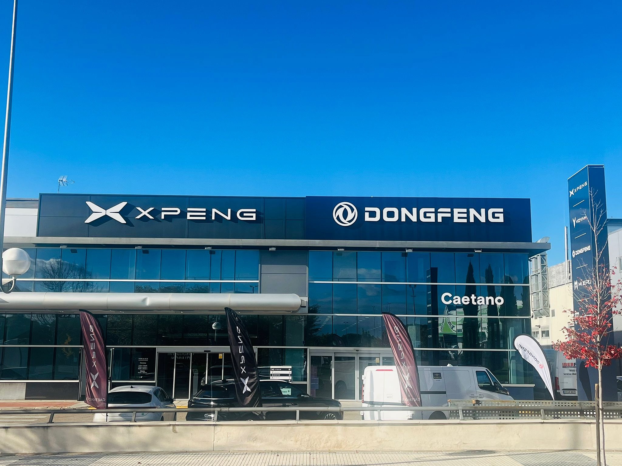 CAETANO RETAIL CELEBRA EL PRIMER ANIVERSARIO DE SU CONCESIONARIO OFICIAL XPENG, DONGFENG Y FARIZON EN MADRID