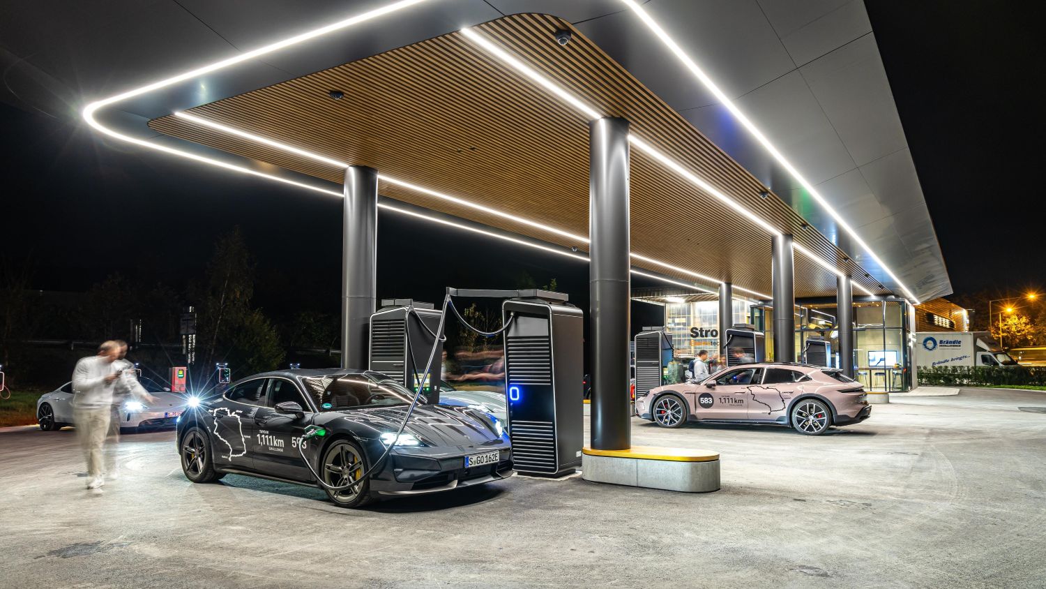 CONSEJOS DE UN EXPERTO DE PORSCHE PARA CARGAR VEHÍCULOS ELÉCTRICOS