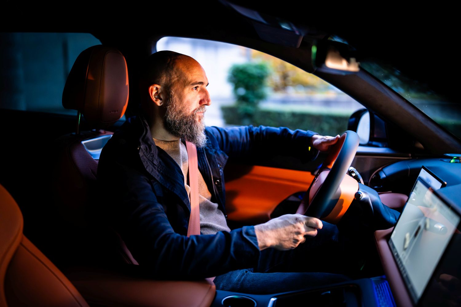 JON HERNÁNDEZ SE CONVIERTE EN EMBAJADOR DE XPENG EN ESPAÑA