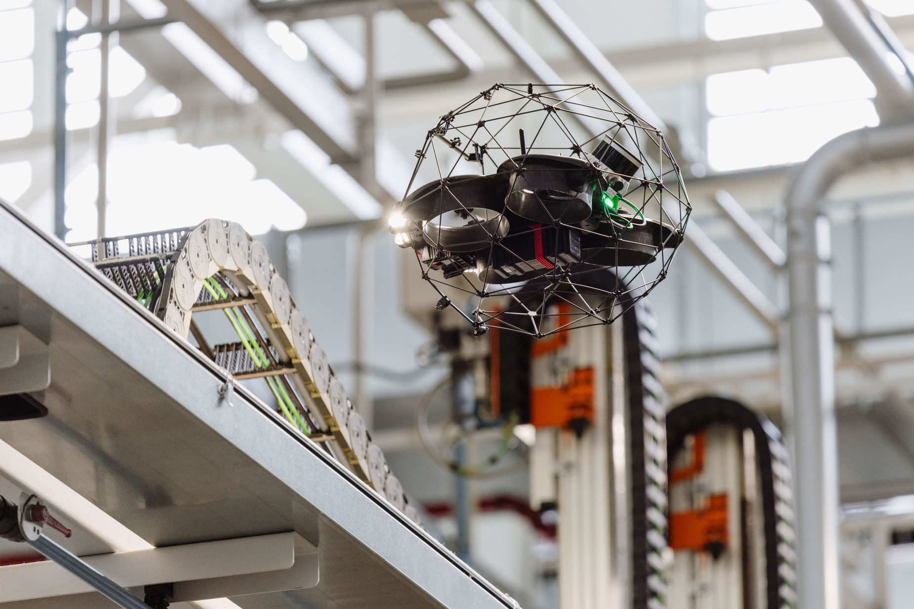 JLR MEJORA LA SEGURIDAD Y LA EFICACIA OPERATIVA DE SUS FÁBRICAS CON UN PROYECTO PILOTO DE INSPECCIÓN CON DRONES