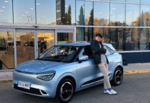 SANTIAGO QUEMADA, MEJOR NOTA DE LA PAU 2025, RECIBE SU COCHE DONGFENG BOX COMO PREMIO A LA EXCELENCIA SANTIAGO QUEMADA, MEJOR NOTA DE LA PAU 2025, RECIBE SU COCHE DONGFENG BOX COMO PREMIO A LA EXCELENCIA