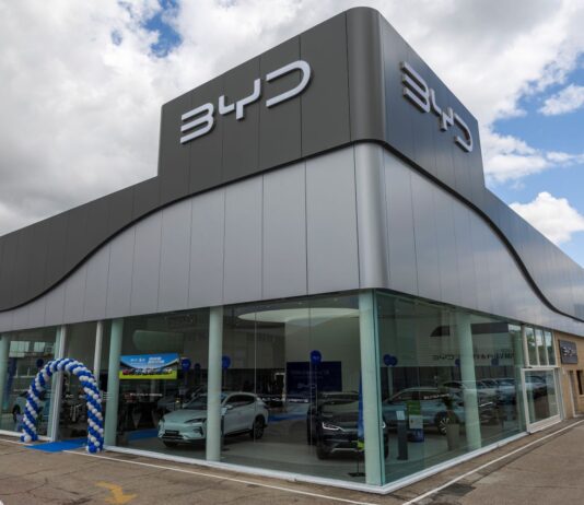 BYD ALCANZA LOS 100 CONCESIONARIOS OFICIALES EN ESPAÑA Y AMPLIARÁ SU RED HASTA LOS 130 EN 2026 BYD ALCANZA LOS 100 CONCESIONARIOS OFICIALES EN ESPAÑA