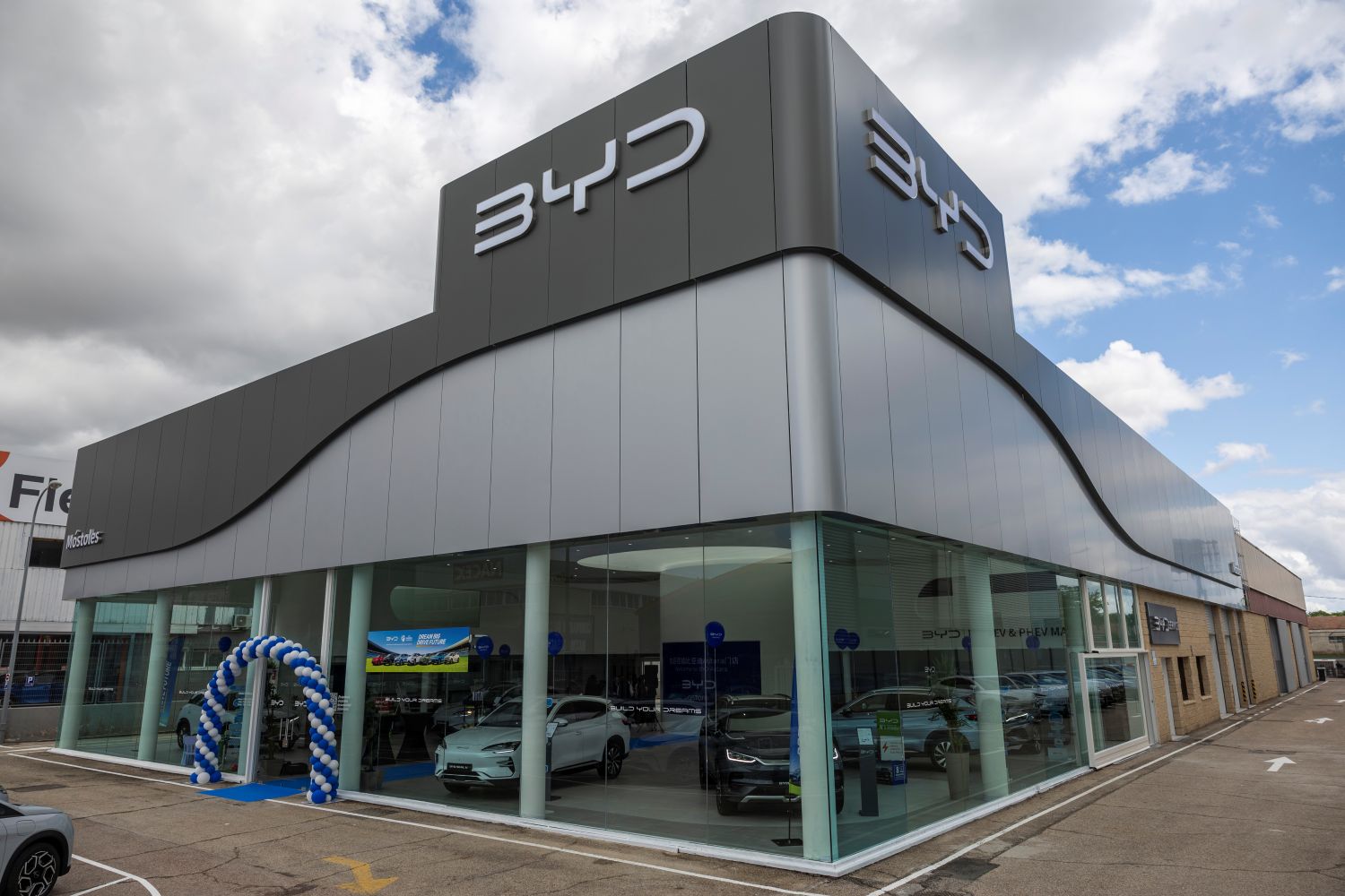 BYD ALCANZA LOS 100 CONCESIONARIOS OFICIALES EN ESPAÑA