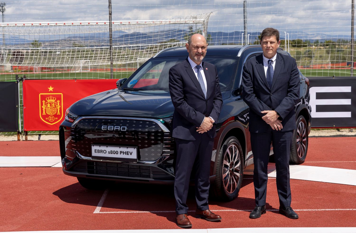 PEDRO CALEF, CEO DE EBRO Y RAFAEL LOUZÁN, PRESIDENTE DE LA REAL FEDERACIÓN ESPAÑOLA DE FÚTBOL