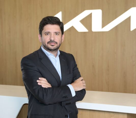 CARLOS SÁNCHEZ (KIA): “CON LA NUEVA KIA APP PUEDES VER NETFLIX O DISNEY + EN TU COCHE” CARLOS SÁNCHEZ, RESPONSABLE DE EXPERIENCIA DE CLIENTE Y SOLUCIONES DE MOVILIDAD EN KIA