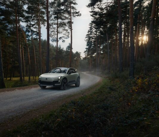 EL VOLVO EX60 CROSS COUNTRY ESTÁ FABRICADO PARA HACER Y VER MÁS VOLVO E60 CROSS COUNTRY