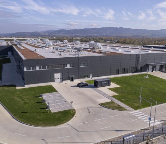 PORSCHE INICIA LA PRODUCCIÓN DEL CAYENNE ELECTRIC PORSCHE INICIA LA PRODUCCIÓN DEL CAYENNE ELECTRIC