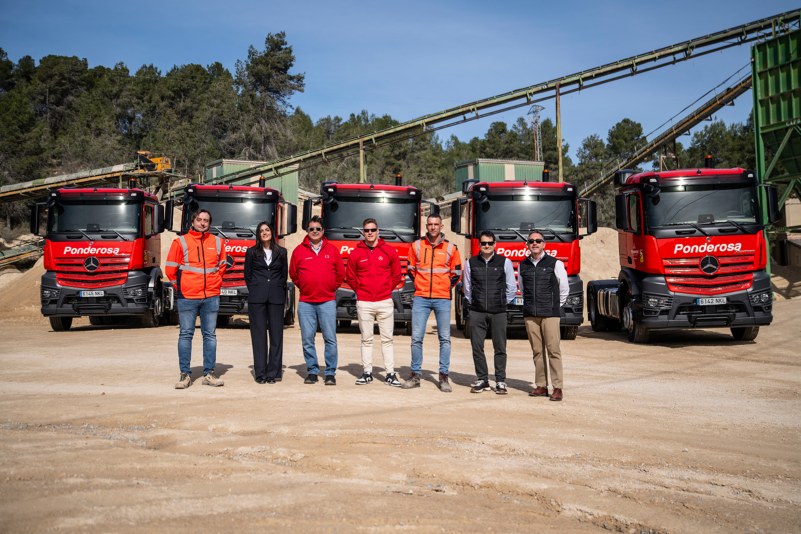 QUADIS AUTOLICA INDUSTRIALES ENTREGA 5 UNIDADES MERCEDES-BENZ ACTROS A CANTERAS LA PONDEROSA, S.A.
