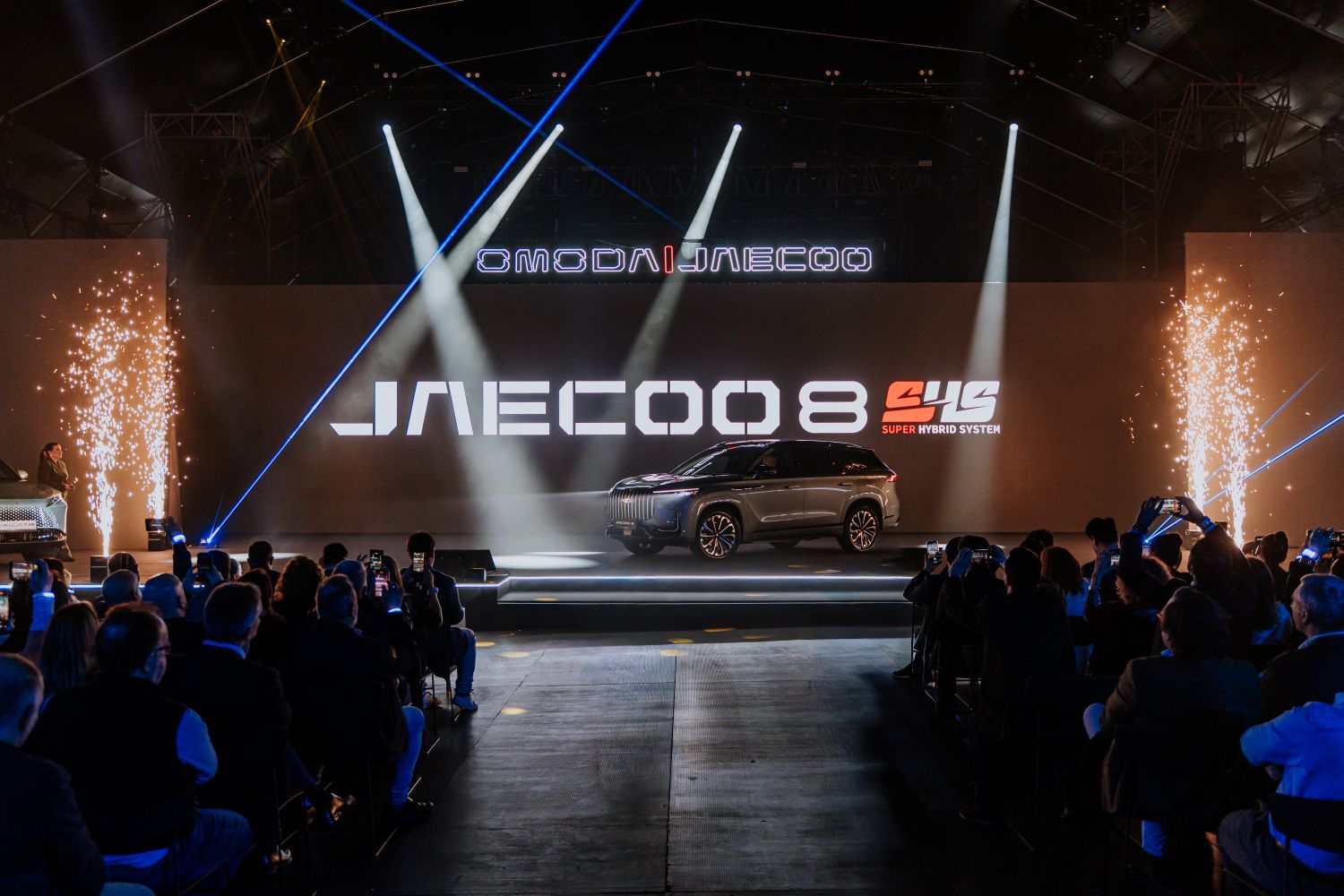OMODA & JAECOO CELEBRA SU SEGUNDO ANIVERSARIO EN ESPAÑA CON EL DEBUT DEL NUEVO JAECOO 8 SHS