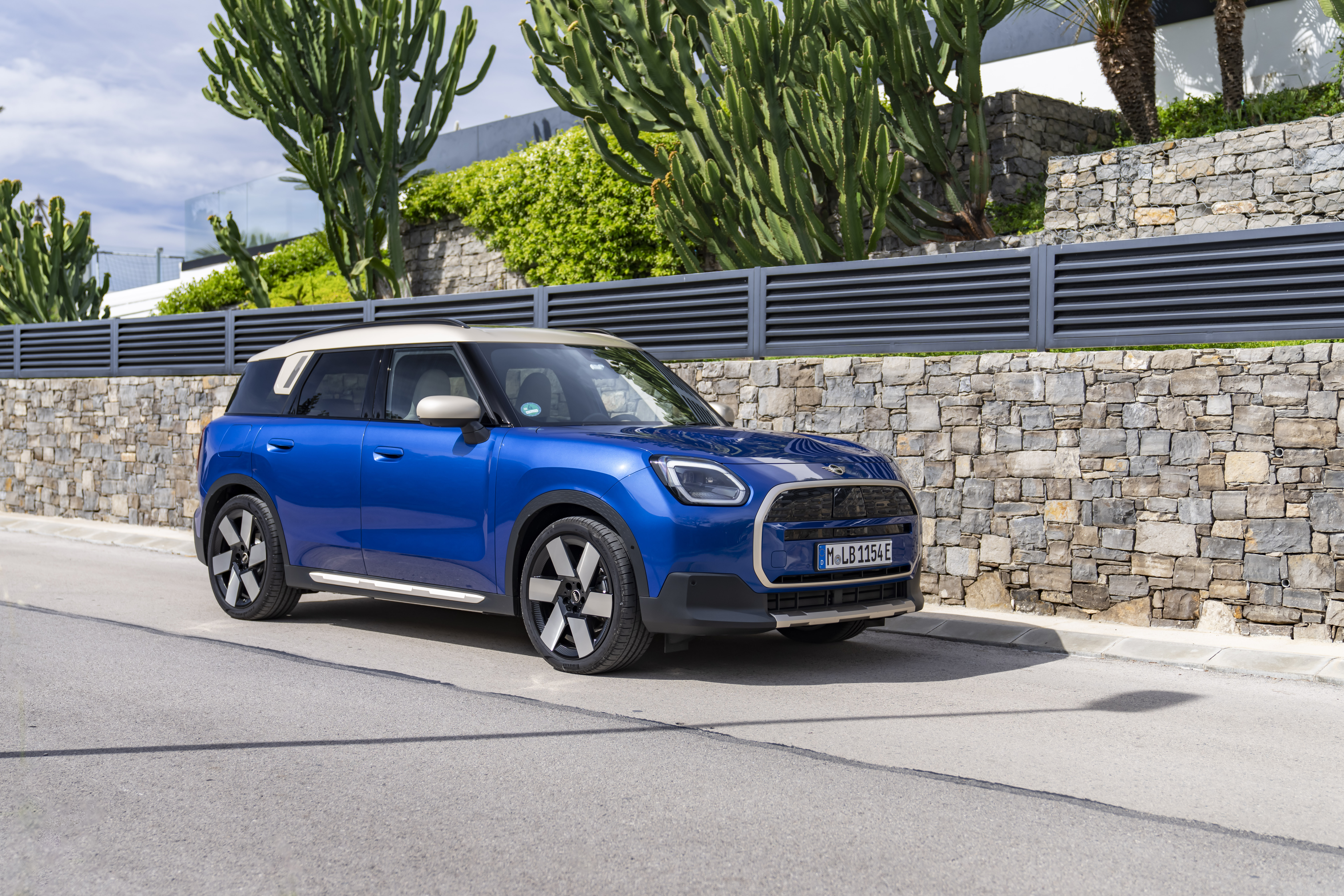 MNI COUNTRYMAN E