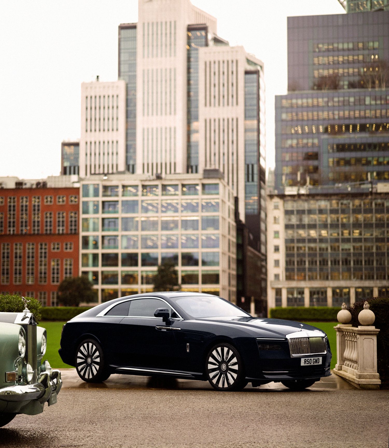 ROLLS-ROYCE SPECTRE