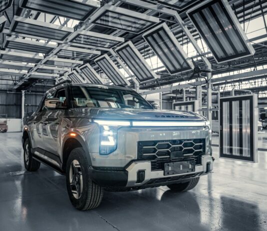 SANTANA MOTORS REFUERZA SU DIRECCIÓN FINANCIERA Y SU CONSEJO CON DOS NOMBRAMIENTOS LÍNEA DE PRODUCCIÓN DE SANTANA MOTORS EN LINARES (JAÉN)