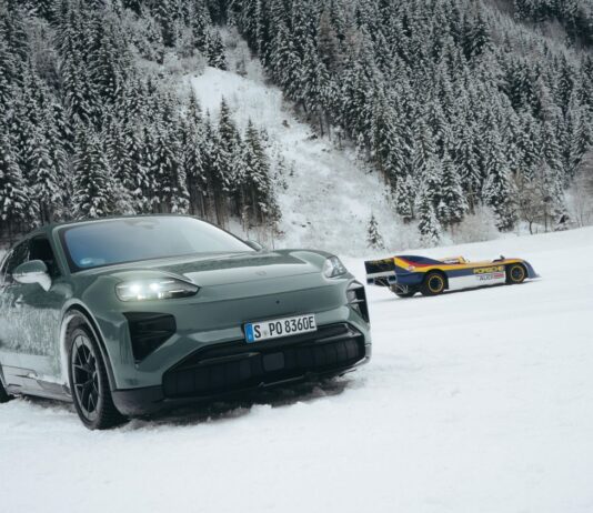 TRASPASANDO LÍMITES: EL “CLUB DE LOS PORSCHE CON MÁS DE 1.000 CV” PORSCHE 917/30 Y CAYENNE TURBO ELECTRIC