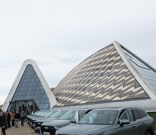 EBRO FIRMA UN ACUERDO CON SABSEG PARA LA RENOVACIÓN DE SU FLOTA DE VEHÍCULOS ENCHUFABLES EBRO FIRMA UN ACUERDO CON SABSEG PARA LA RENOVACIÓN DE SU FLOTA DE VEHÍCULOS ENCHUFABLES