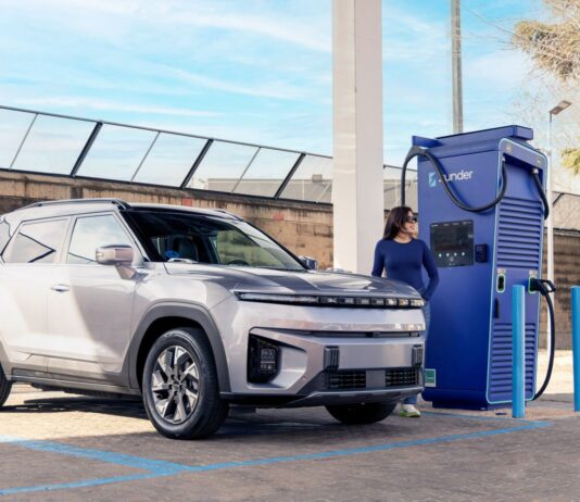 KGM Y ZUNDER FIRMAN UN ACUERDO QUE ELIMINA BARRERAS Y ACERCA AL USUARIO AL VEHÍCULO ELÉCTRICO KGM Y ZUNDER FIRMAN UN ACUERDO QUE ELIMINA BARRERAS Y ACERCA AL USUARIO AL VEHÍCULO ELÉCTRICO