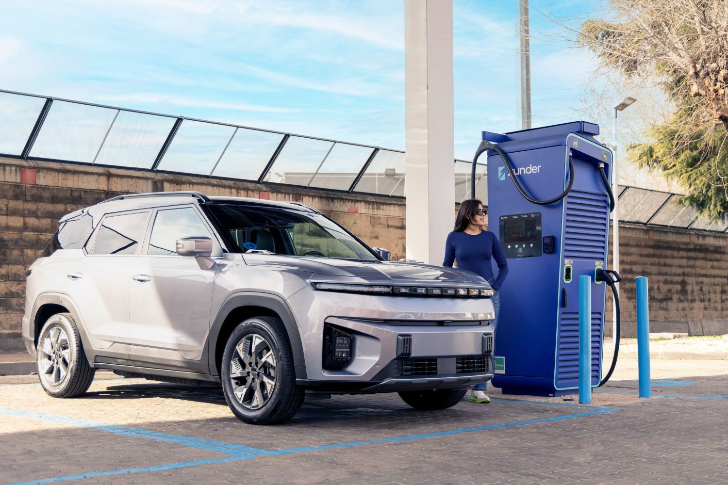 KGM Y ZUNDER FIRMAN UN ACUERDO QUE ELIMINA BARRERAS Y ACERCA AL USUARIO AL VEHÍCULO ELÉCTRICO