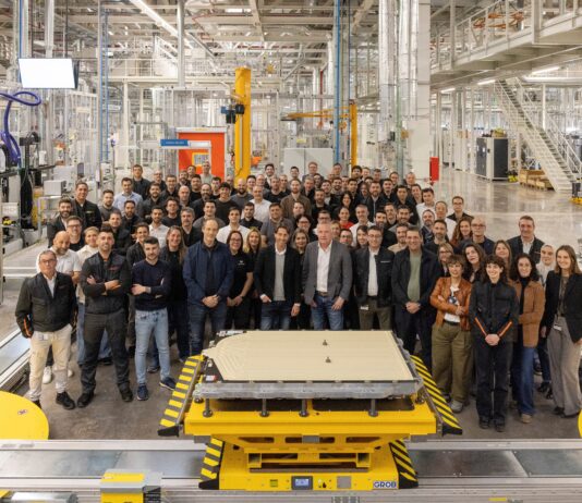 SEAT & CUPRA EMPIEZA EL ENSAMBLAJE EN SERIE DE SISTEMAS DE BATERÍAS COMO UN PASO MÁS HACIA EL LANZAMIENTO DEL CUPRA RAVAL SEAT & CUPRA EMPIEZA EL ENSAMBLAJE EN SERIE DE SISTEMAS DE BATERÍAS COMO UN PASO MÁS HACIA EL LANZAMIENTO DEL CUPRA RAVAL