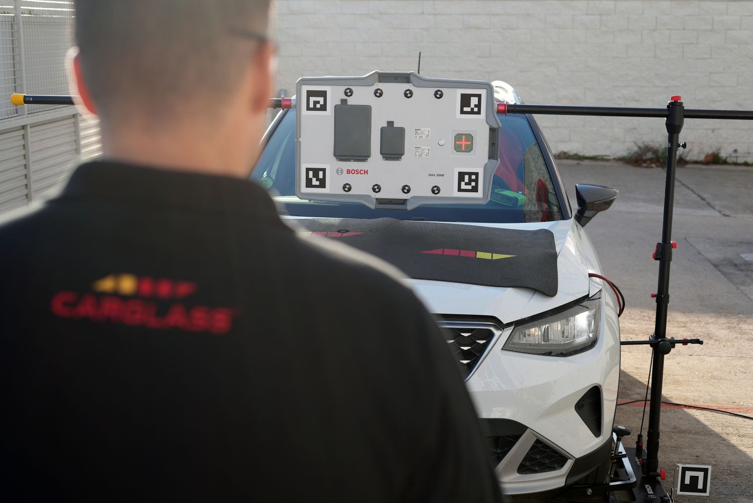 CARGLASS® ESPAÑA IMPLEMENTA LA PRIMERA SOLUCIÓN EN EL MERCADO QUE CUMPLE CON LOS REQUISITOS TÉCNICOS EN RECALIBRACIÓN ADAS EN UN ENTORNO MÓVIL AL EXTERIOR