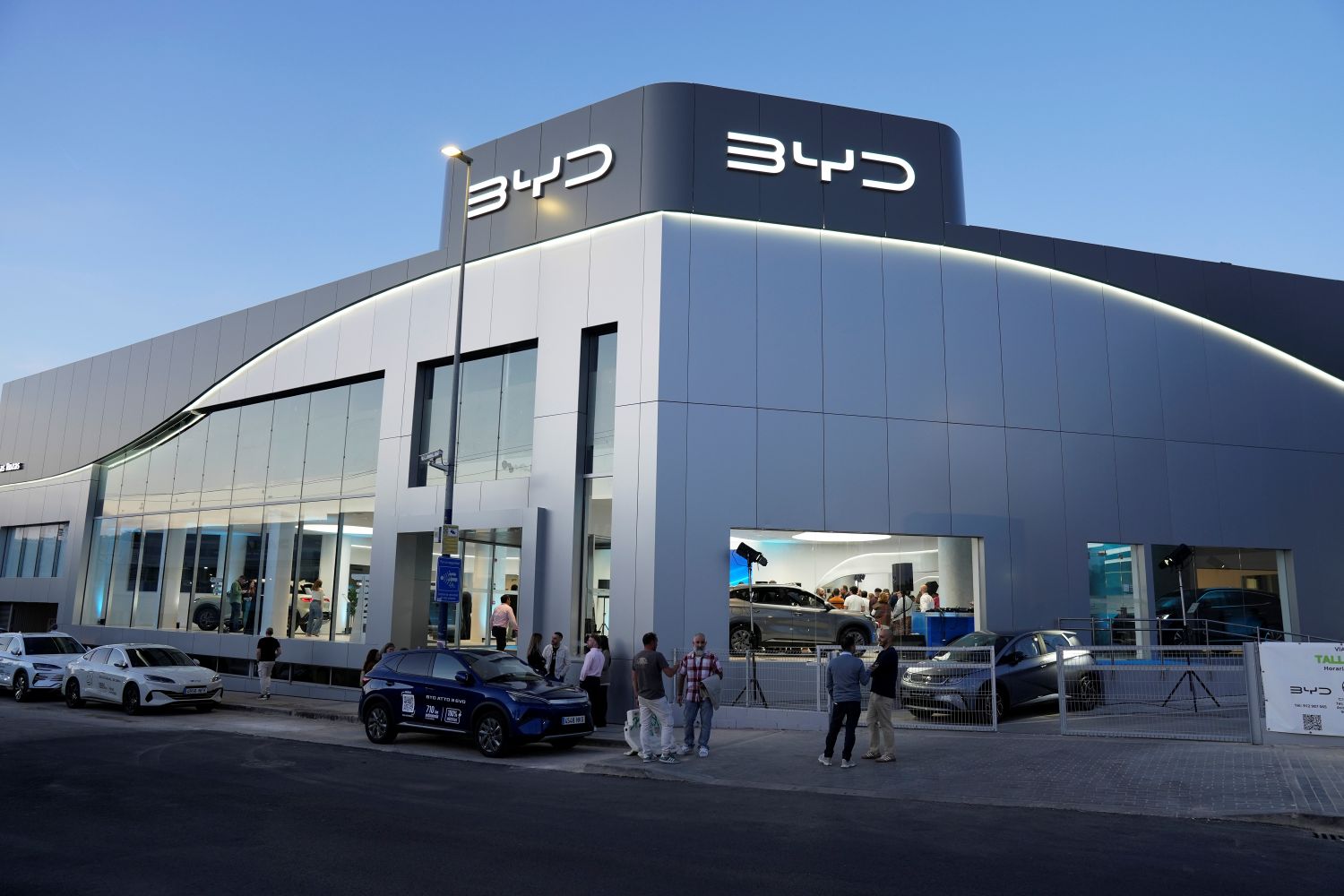 VIAN AUTOMOBILE INAUGURA EN LAS ROZAS EL CONCESIONARIO BYD MÁS GRANDE DE LA COMUNIDAD DE MADRID