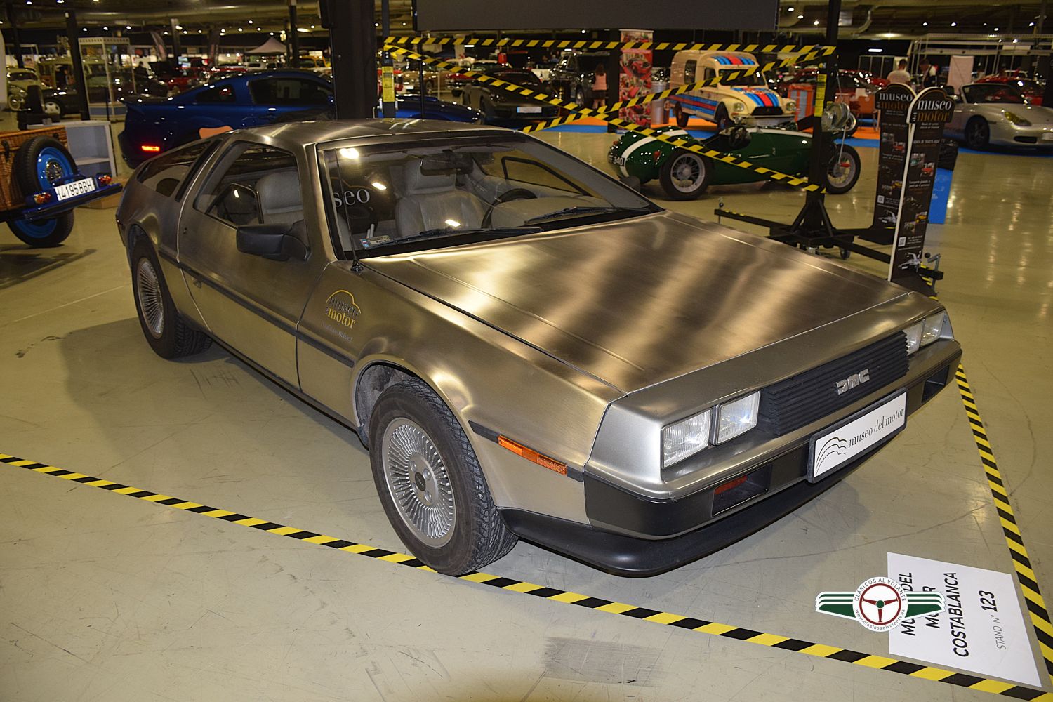 DELOREAN DMC-12