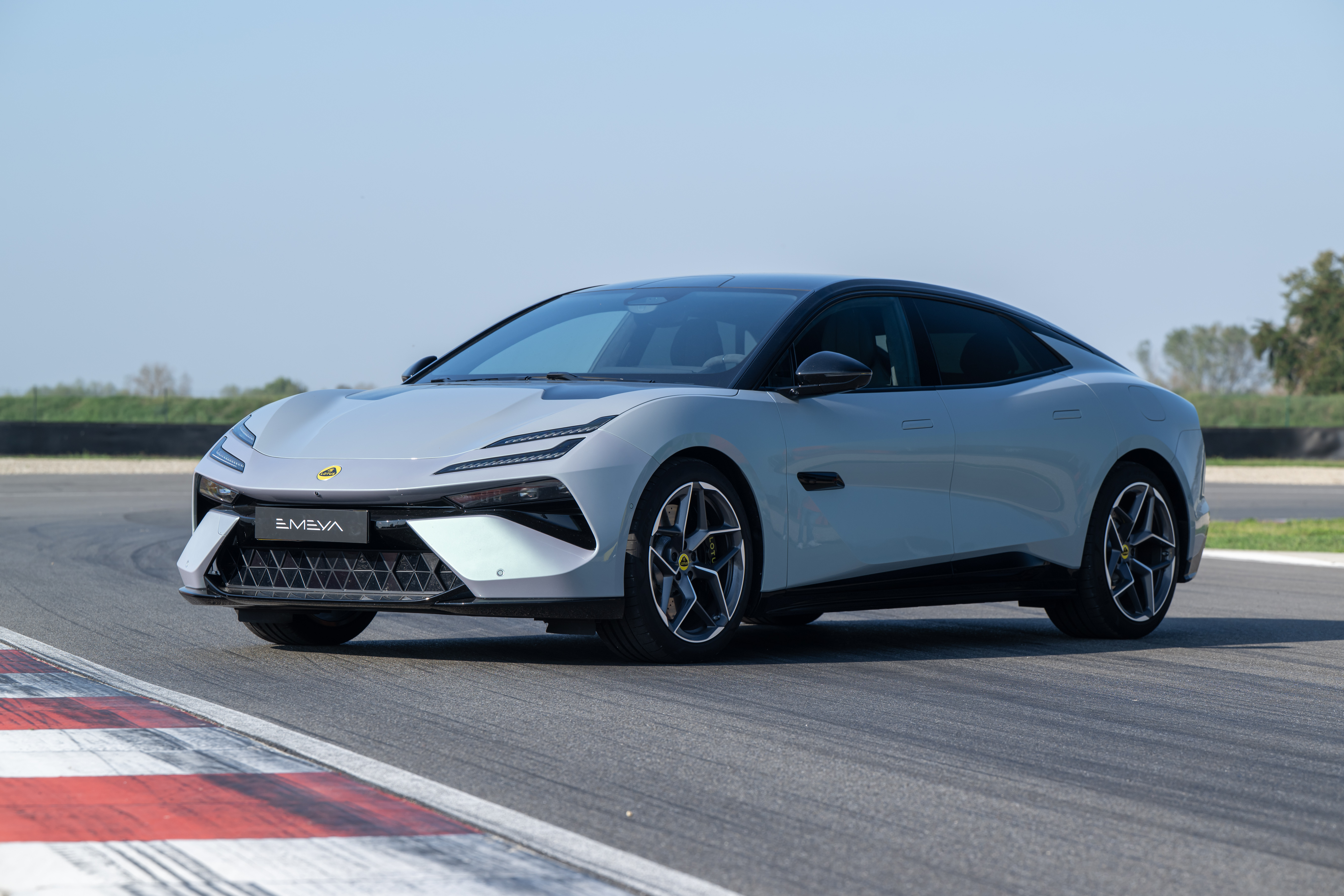 LOTUS EMEYA 600 SPORT SE