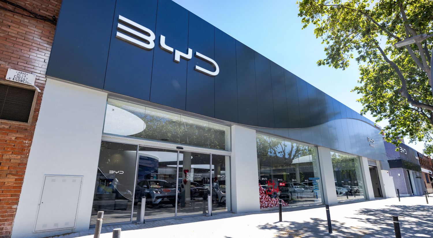 QUADIS DREAM INAUGURA EN BARCELONA UN CONCESIONARIO BYD 