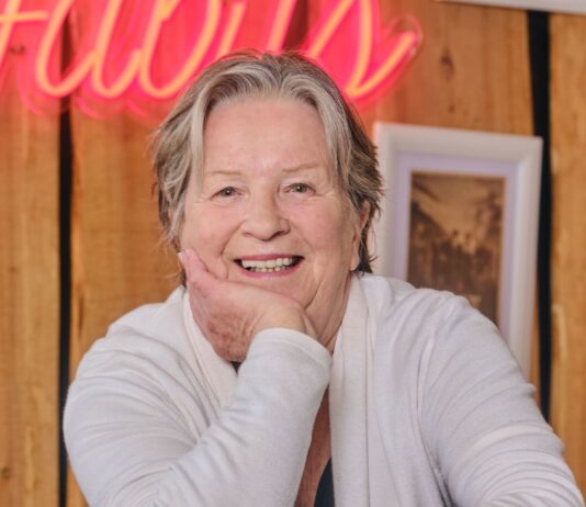«ONE LADY OWNER» – UN LIBRO SOBRE EL MUNDO DEL MOTOR DESDE UNA MIRADA FEMENINA SANDY MYHRE