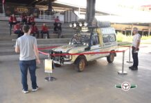 VALENCIA ESTRENÓ UNA FERIA DE CLÁSICOS: MOTOR CLASSIC VINTAGE VALENCIA UNA FURGONETA RENAULT 4 PREPARADA PARA PARTICIPAR EN RAIDS POR EL DESIERTO, RECIBÍA A LOS VISITANTES AL PRIMER “MOTOR CLASSIC VINTAGE VALENCIA”