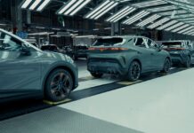 SIGUE AL CUPRA RAVAL… POR LA LÍNEA DE PRODUCCIÓN SIGUE AL CUPRA RAVAL... POR LA LÍNEA DE PRODUCCIÓN
